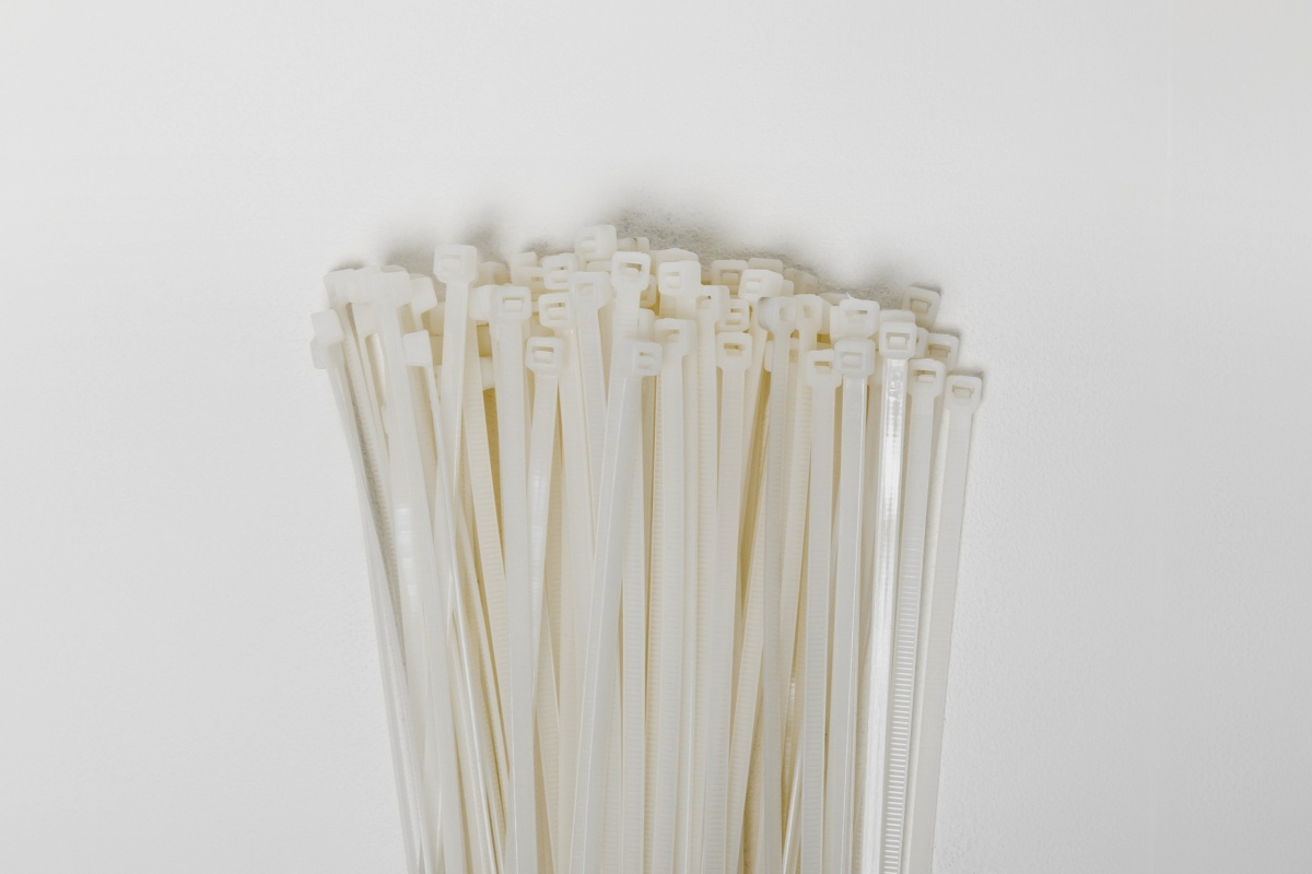 Хомут-стяжка кабельная 3,6х300 нейлон бел (уп.100шт) DYNEL